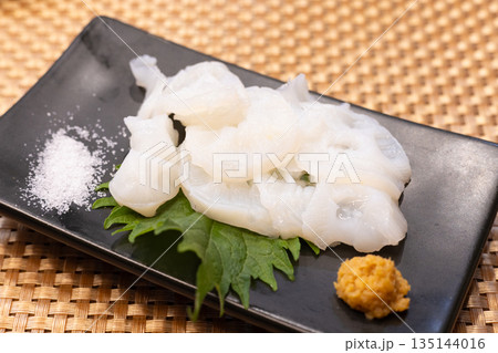 おいしい生だこの刺し身 135144016