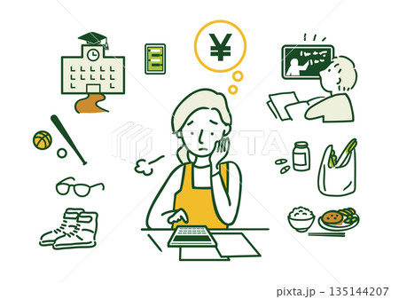 子育てにかかる教育費などの家計負担に悩むお母さん 135144207