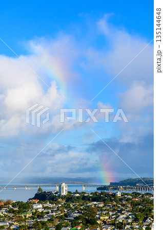 ニュージーランドのオークランドにあるマウントビクトリアの美しい風景 135144648
