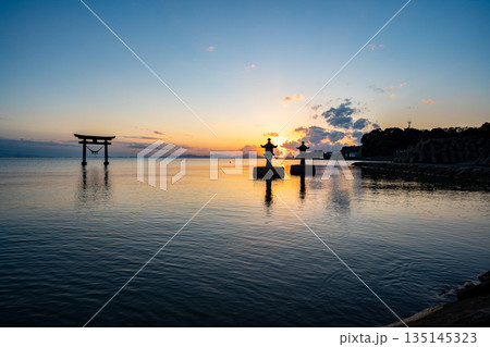永尾剱神社の海鳥居の夕景(宇城市) 永尾剱神社の海鳥居の夕景(宇城市) 135145323