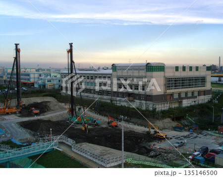 2003年:スーパー堤防工事中の荒川河川敷と舟戸学園(埼玉県川口市) 2003年:スーパー堤防工事中の荒川河川敷と舟戸学園(埼玉県川口市) 135146500