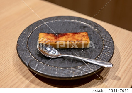 香ばしく焼き上げた濃厚カタラーナ・上品な大人のデザート 135147050