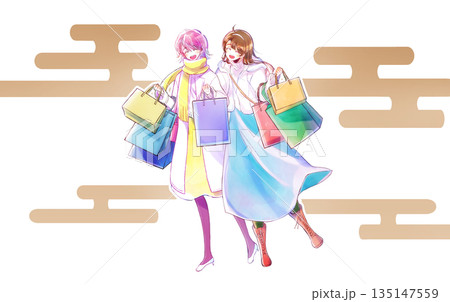 買い物袋をたくさん持った女性2人　笑顔　冬　初売り　霞 135147559