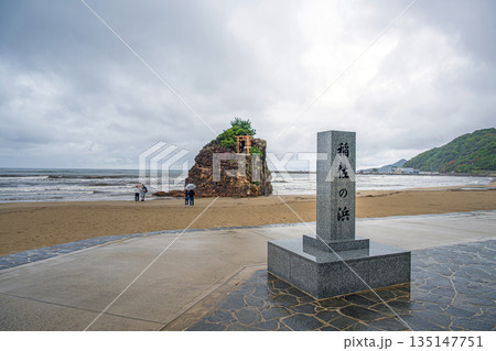 島根出雲 雨の稲佐の浜 135147751