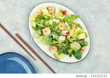 Seafood salad with fresh greens 135151131