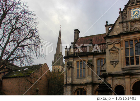 Oxford, United Kingdom - Dec 22, 2025: The building of the Faculty of History, Oxford University. Wesley Memorial Methodist Church in the background. Oxford, United Kingdom - Dec 22, 2025: The building of the Faculty of History, Oxford University. Wesley Memorial Methodist Church in the background. 135151403
