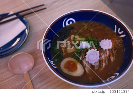 A delicious bowl of traditional Japanese ramen with pork, egg, noodles, and flavorful broth. 135151554