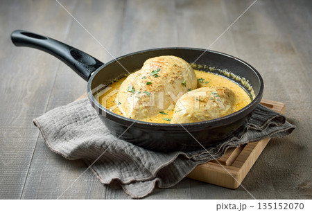 delicious chicken breast meat with creamy sauce on cooking pan 135152070