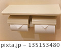 トイレットペーパーの三角折り 135153480