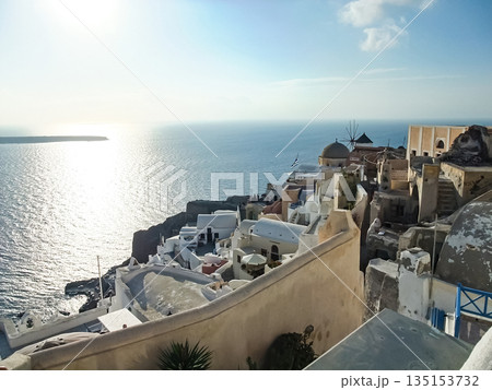 イアの風景 日暮れ近く ギリシャのサントリーニ島 イアの風景 日暮れ近く ギリシャのサントリーニ島 135153732