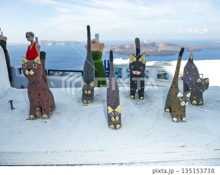 フィラタウン　猫のお土産　ギリシャのサントリーニ島 135153738