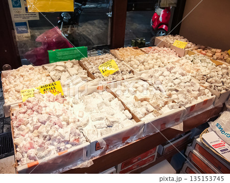 ギリシャ　アテネのお菓子屋さん 135153745