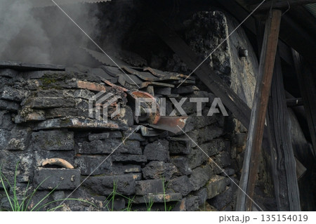 滋賀県甲賀市の焼き物の町信楽町に唯一残る登り窯を撮影 135154019