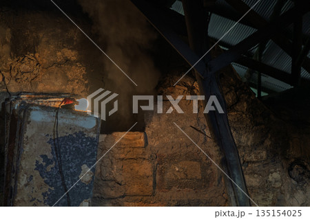 滋賀県甲賀市の焼き物の町信楽町に唯一残る登り窯を撮影 135154025