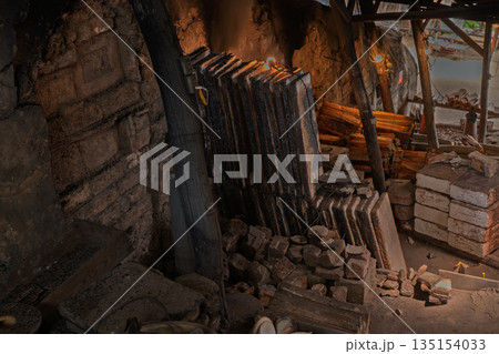 滋賀県甲賀市の焼き物の町信楽町に唯一残る登り窯を撮影 135154033