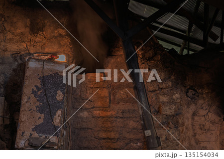 滋賀県甲賀市の焼き物の町信楽町に唯一残る登り窯を撮影 135154034