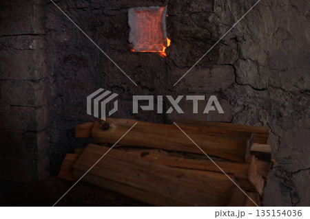 滋賀県甲賀市の焼き物の町信楽町に唯一残る登り窯を撮影 135154036