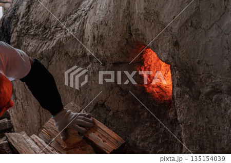 滋賀県甲賀市の焼き物の町信楽町に唯一残る登り窯を撮影 135154039