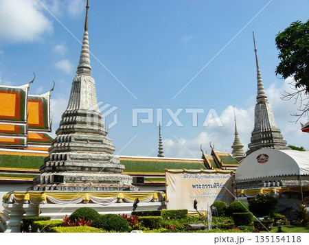 ワット・アルンの大仏塔　タイのバンコク 135154118