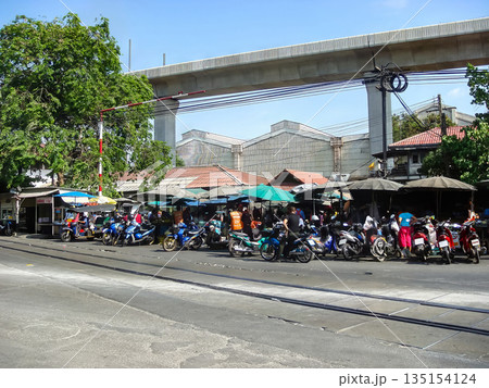 タイ　バンコクのバイク風景 135154124