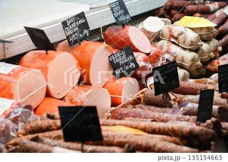 ハンガリー_ブダペスト中央市場 135154663