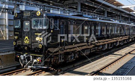 JR九州の観光列車「かんぱち・いちろく」 135155168