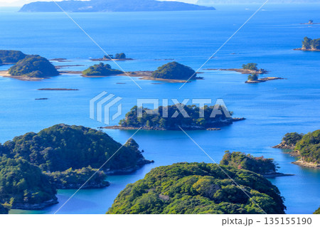 長崎県佐世保市 展海峰展望台からの九十九島の島々の眺望 長崎県佐世保市 展海峰展望台からの九十九島の島々の眺望 135155190