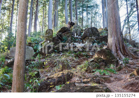 埼玉県:大平山/山頂付近にある鬼を従えた役行者像/越生町 埼玉県:大平山/山頂付近にある鬼を従えた役行者像/越生町 135155274