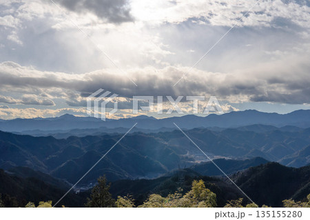 埼玉県：顏振峠（かあぶり峠）からの景色【奥武蔵グリーンライン・関東ふれあいの道】飯能市 135155280