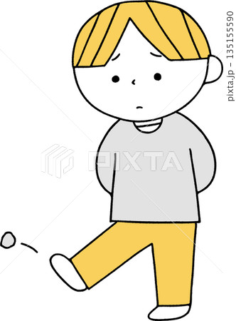 しょんぼりしている男の子単色 135155590