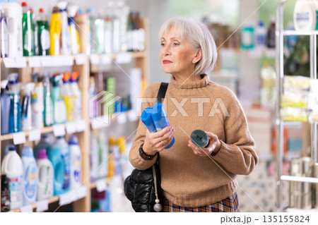 customer chooses garbage bags customer chooses garbage bags 135155824