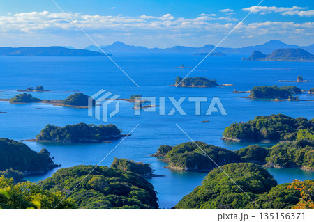 長崎県佐世保市 石岳展望台からの九十九島の島々の眺望 長崎県佐世保市 石岳展望台からの九十九島の島々の眺望 135156371