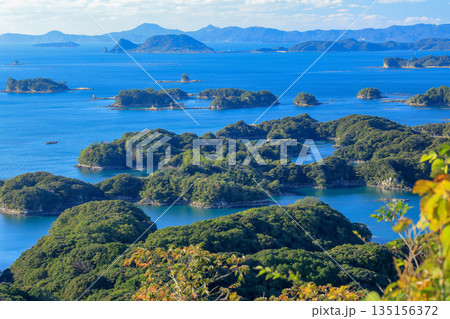 長崎県佐世保市　石岳展望台からの九十九島の島々の眺望 135156372