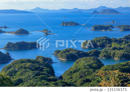 長崎県佐世保市　石岳展望台からの九十九島の島々の眺望 135156373