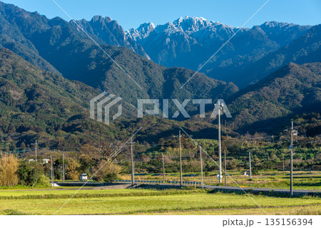屋久島 世界自然遺産永田岳と永田集落(冬 屋久島 世界自然遺産永田岳と永田集落(冬 135156394