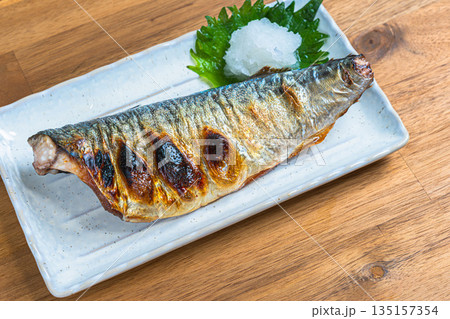 鯖の塩焼き 大根おろし添え 135157354