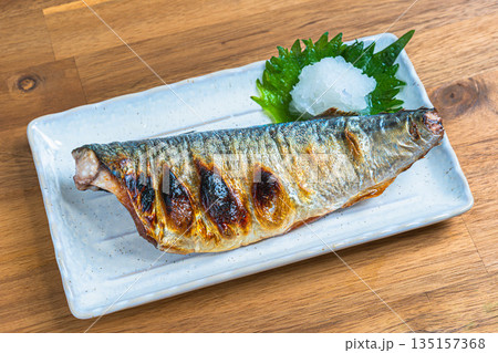 鯖の塩焼き 大根おろし添え 135157368