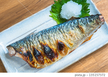 鯖の塩焼き 大根おろし添え 鯖の塩焼き 大根おろし添え 135157372