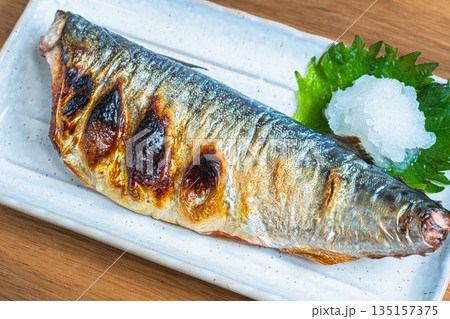 鯖の塩焼き 大根おろし添え 135157375