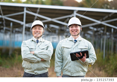 インフラを支える技術者 135157393