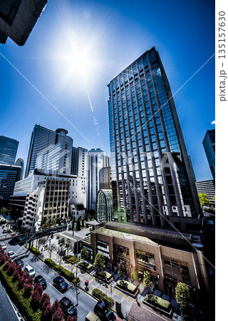 オフィス街を望む オフィス街を望む 135157630