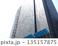 高層マンション外壁修繕工事の足場 135157875