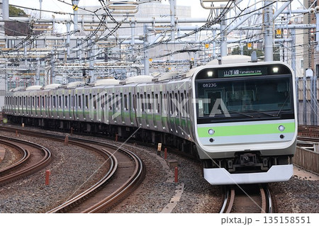 【JR東日本】E235系0番台〜山手線環状運転100周年記念ラッピングトレイン〜(山手線:御徒町駅) 【JR東日本】E235系0番台〜山手線環状運転100周年記念ラッピングトレイン〜(山手線:御徒町駅) 135158551