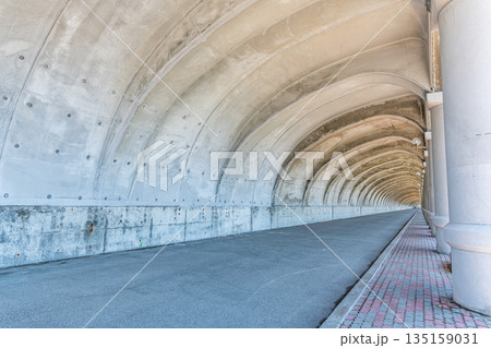 北海道稚内市　北海道遺産に選定されている稚内港北防波堤ドームの内部 135159031