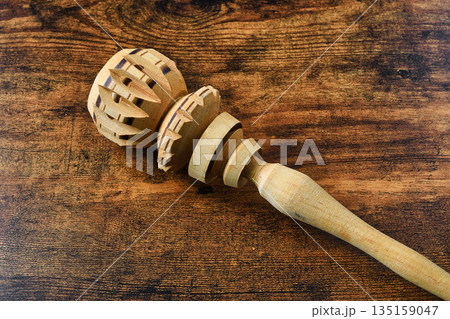 メキシコのモリニージョ(molinillo)　チョコラーテを作るための調理器具 135159047