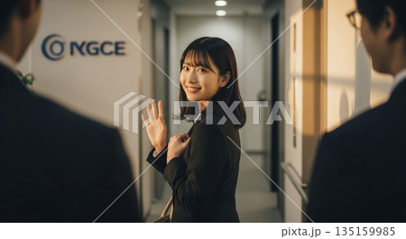 退社シーン 同僚に「お疲れ様」を言う女性のイラスト素材 [135159985] - PIXTA