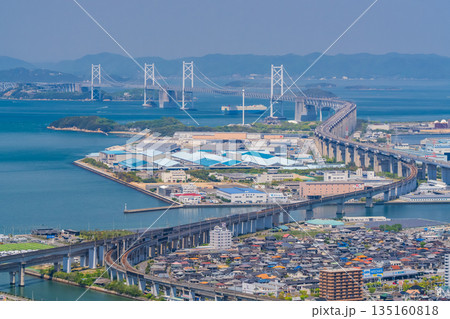 《香川県》瀬戸大橋をのぞむ街並み・青ノ山の眺望 《香川県》瀬戸大橋をのぞむ街並み・青ノ山の眺望 135160818