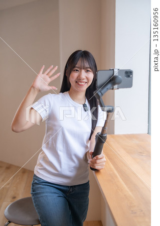スマホカメラ　ジンバル　ワイヤレスマイク　配信　ライブ配信　バストアップ　癒し系　お姉さん系　妹系 135160956