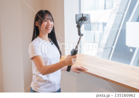 配信　ライバー　ストリーマー　動画配信　配信者　女性配信者　動画配信サービス　動画共有 135160962