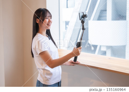 配信　ライバー　ストリーマー　動画配信　配信者　女性配信者　動画配信サービス　動画共有 135160964